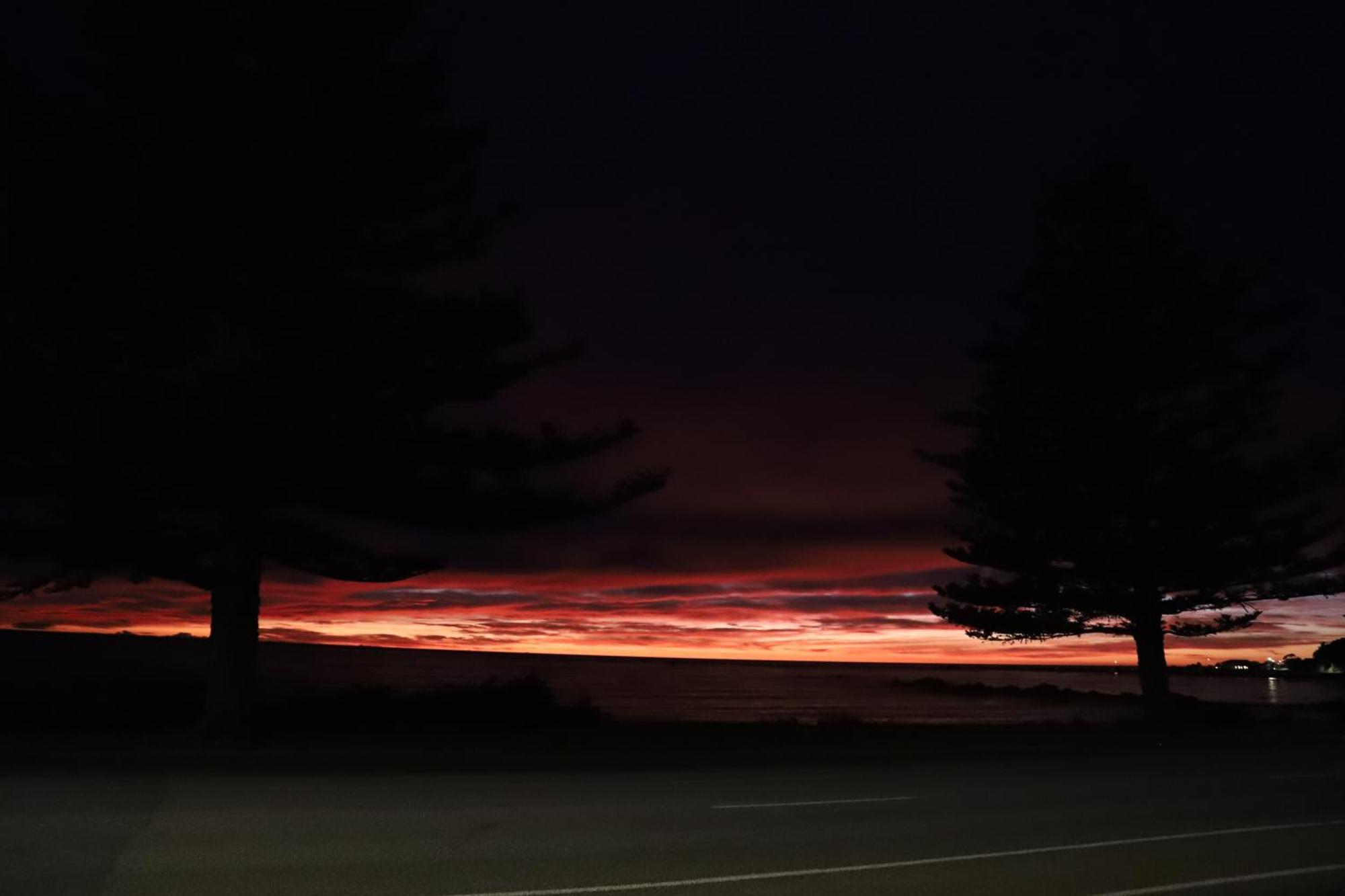 Sierra Beachfront Motel Kaikoura Bagian luar foto