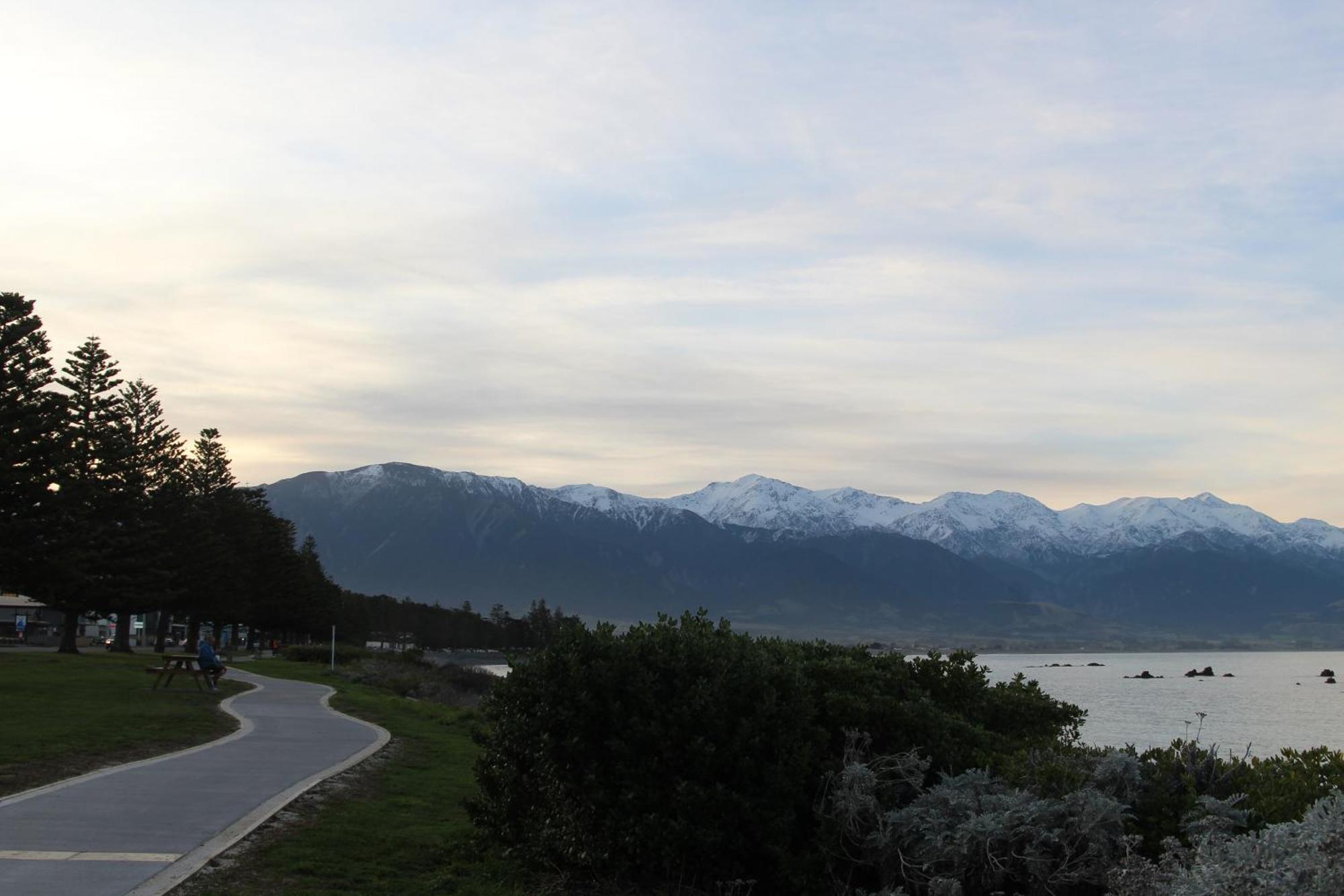 Sierra Beachfront Motel Kaikoura Bagian luar foto